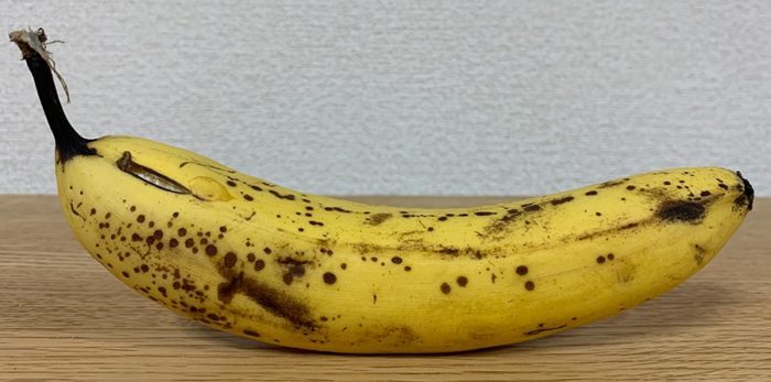 一本の熟したバナナ
